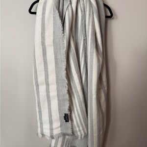 ZARA Oversized Blanket Scarf – Grey/Neutral – Cozy Winter Wrap